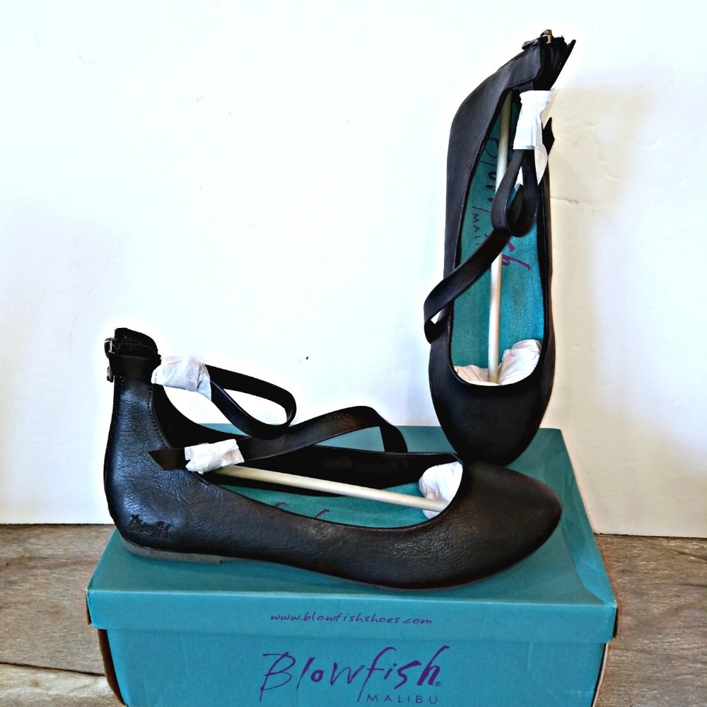 Strappy Black Faux Leather Flats Zipper NIB - Picture 4 of 8